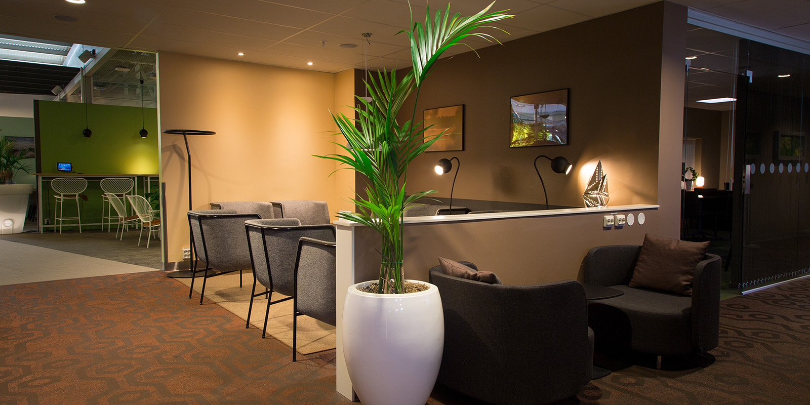 Aurora Lounge
