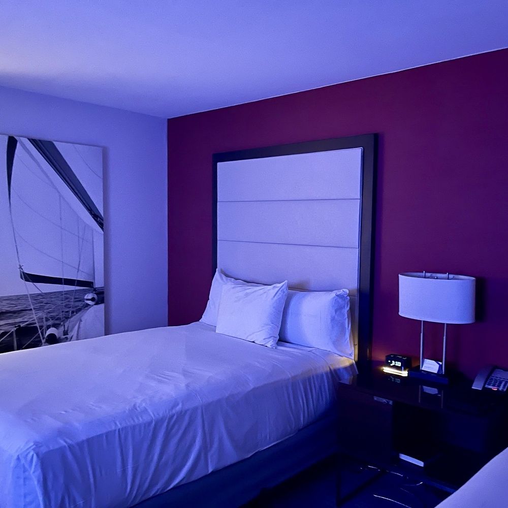 Queen Room photo