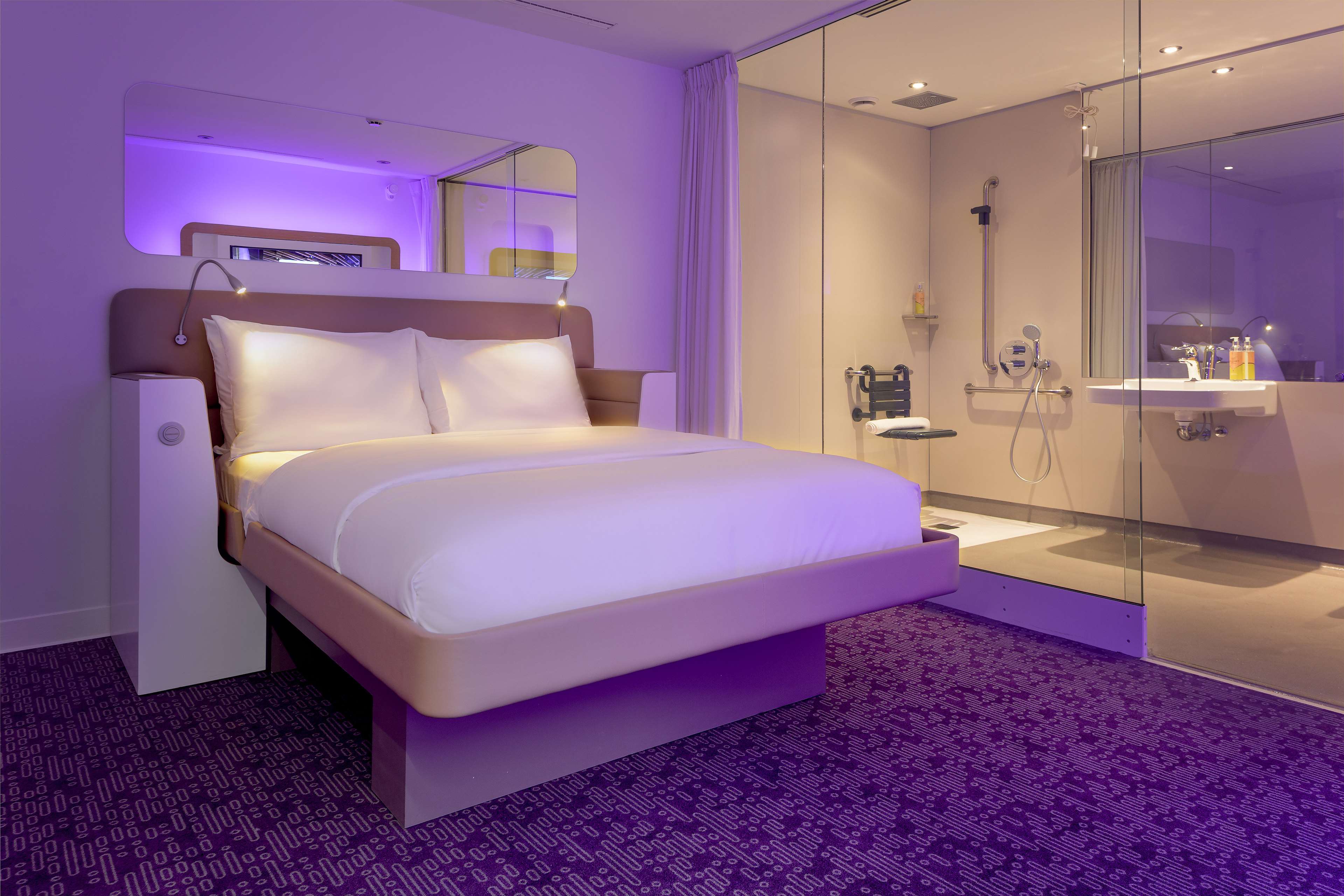 Queen Room photo